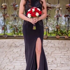 Absolutely gorgeous black gown!